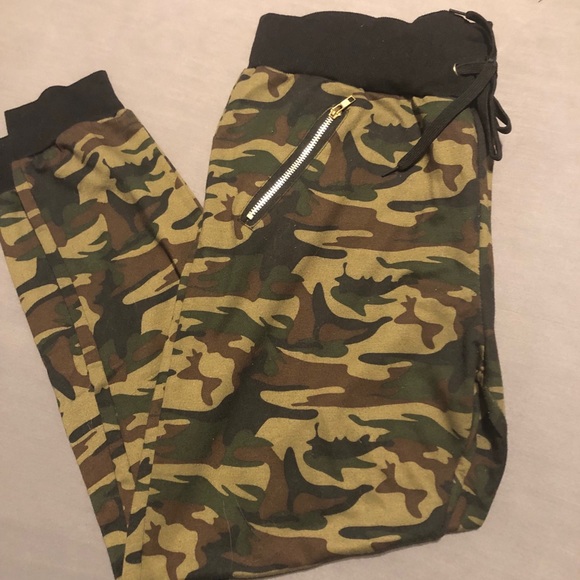 Pants - Camo joggers with pockets Pants - Camo joggers with pockets